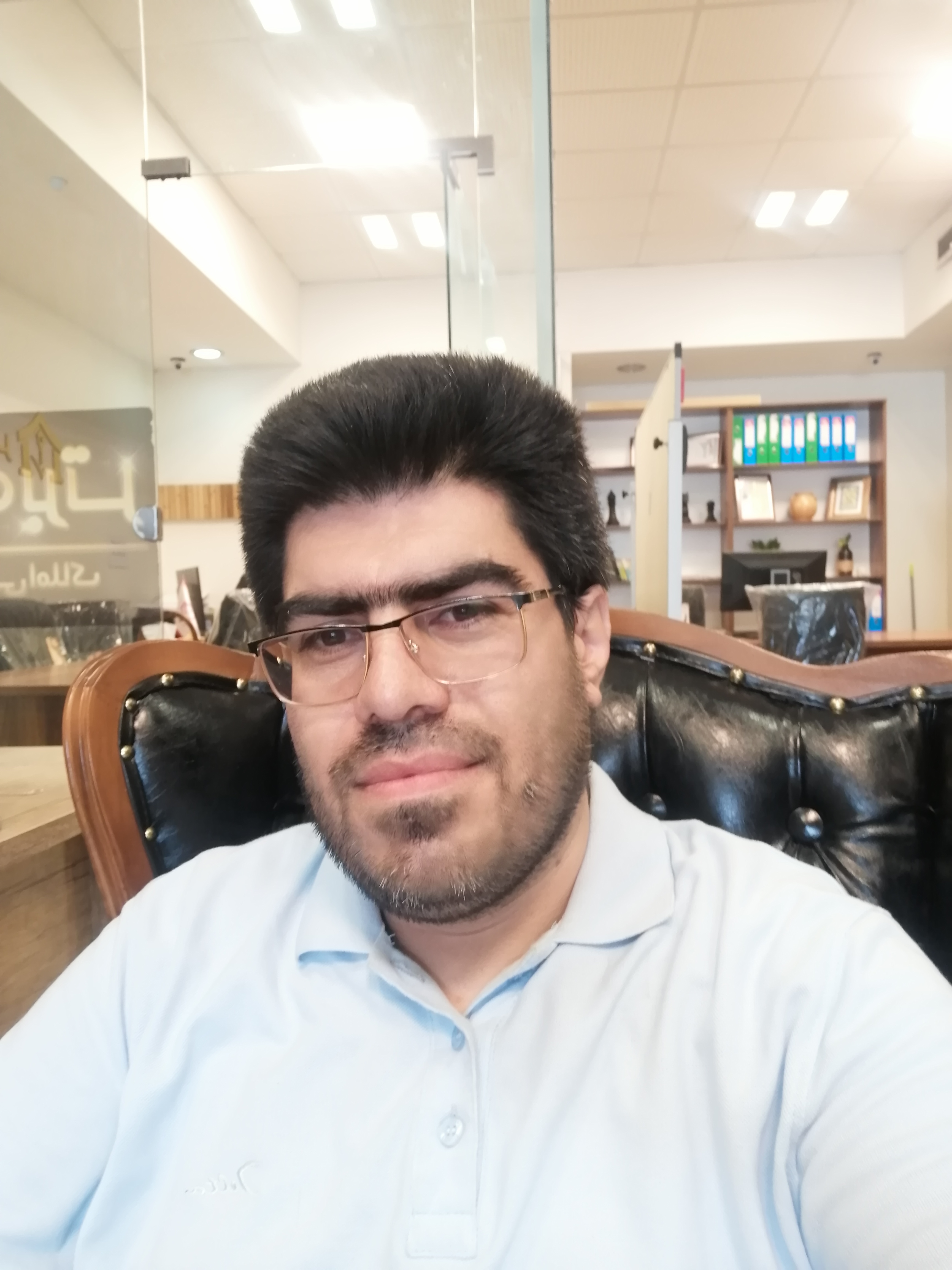 مشاور املاک هما
