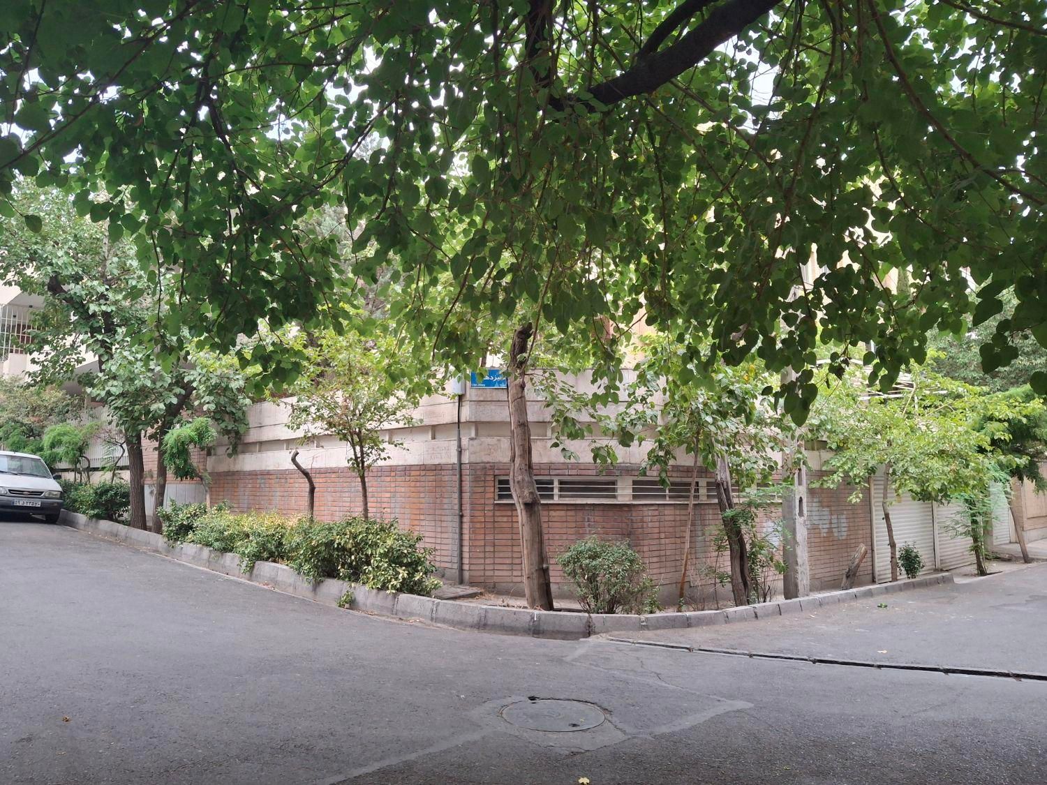 سهروردی 230 متر 2نبش           بدون‌حتی1مشابه