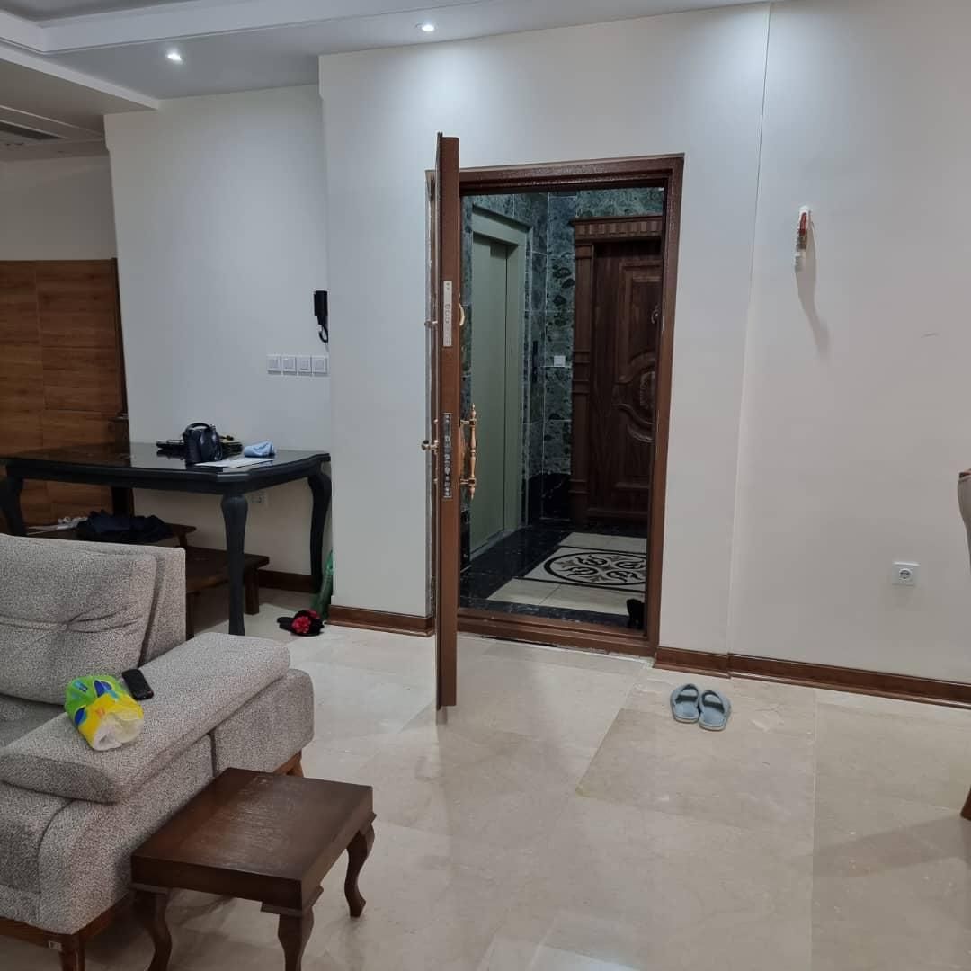 لارستان۹۰متر/دو خواب/فول امکانات/۲طرف نور مستقیم