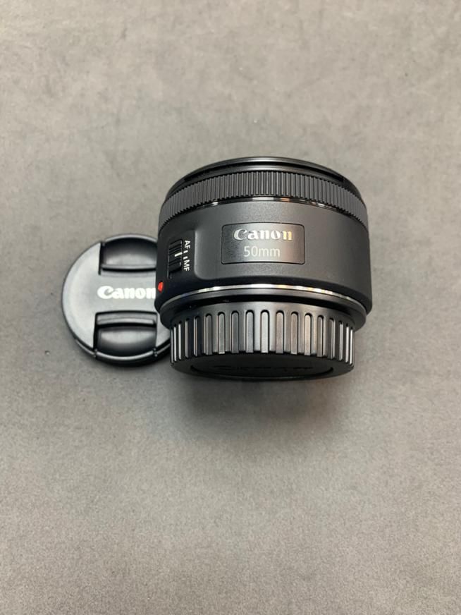 لنز فیکس کنون 50mm f1.8 عین آکبند