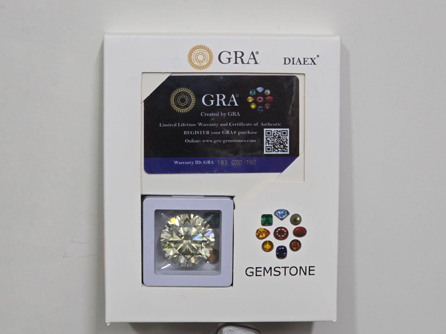 فروش الماس روس طلایی غولپیکر 102 قیراط GRA