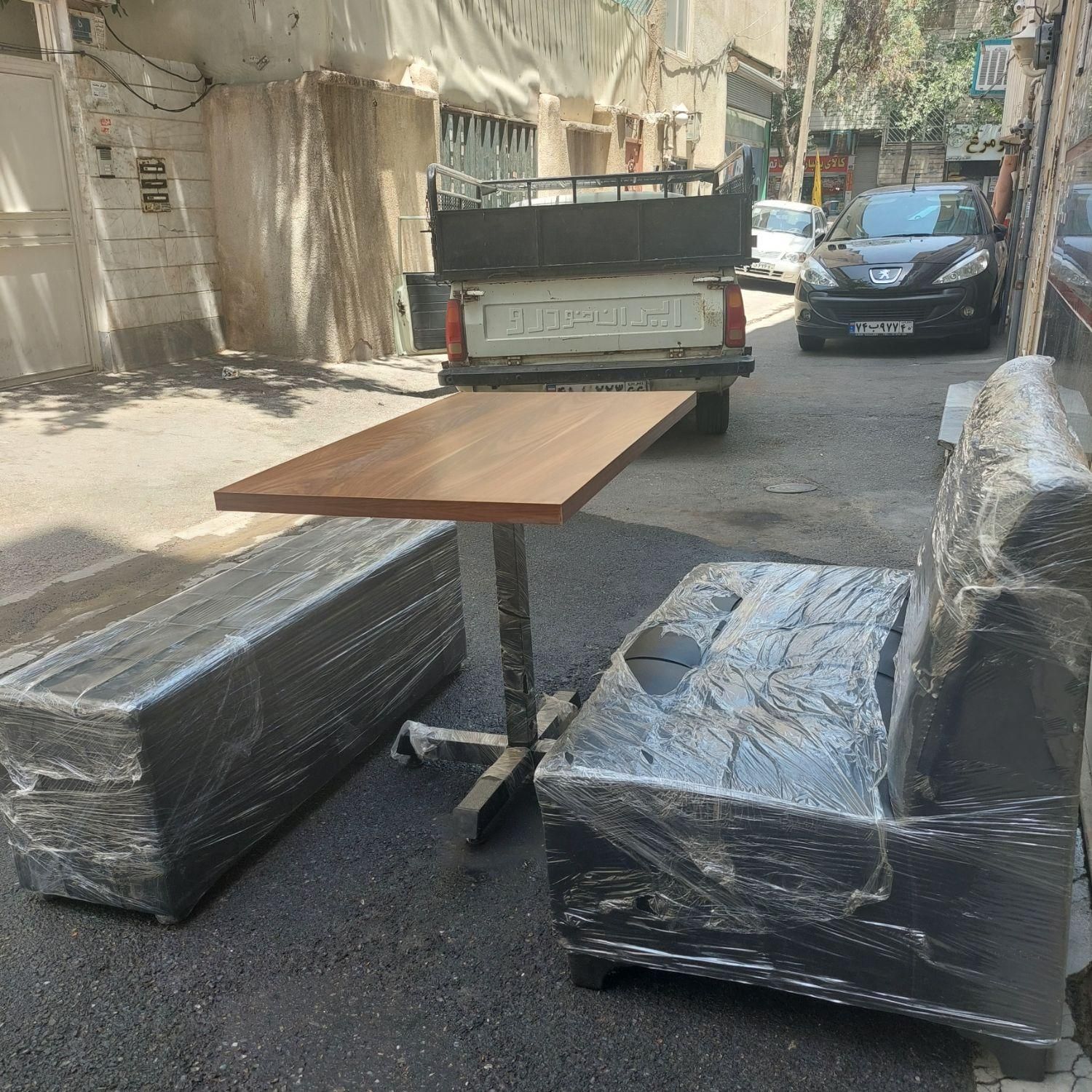 مبلمان ومیزرستوران کاناپه گیم نت فست فودتنوع رنگ