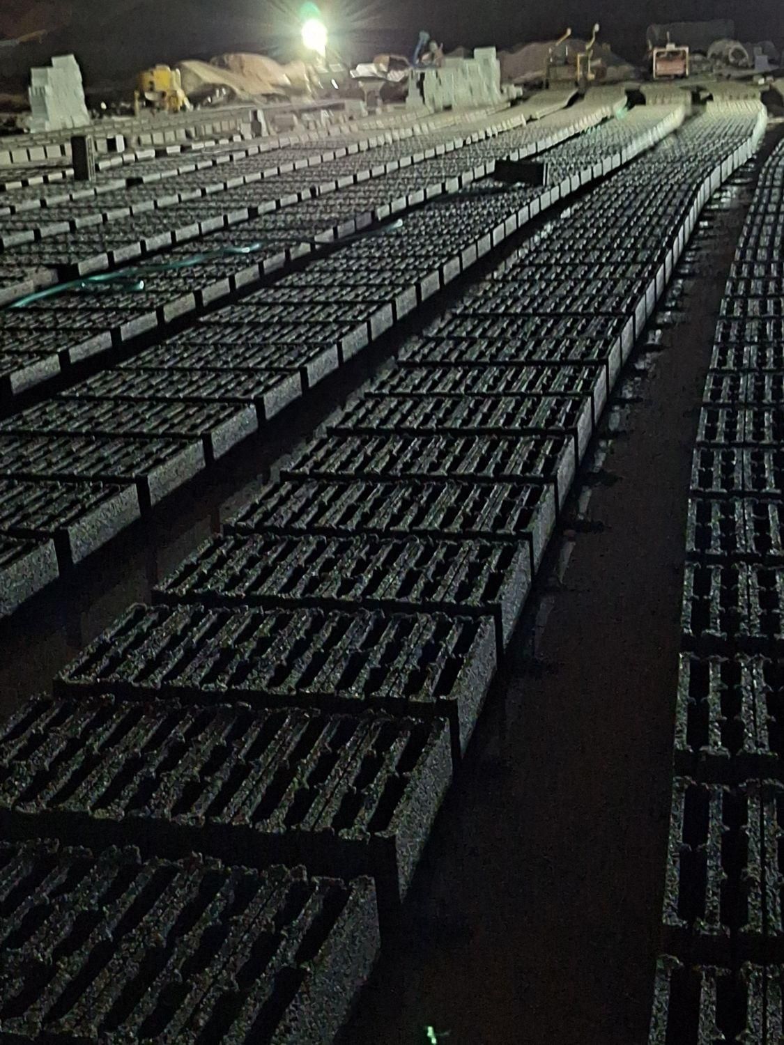 همکاری کارگر استخدام بلوک زنی کارگری