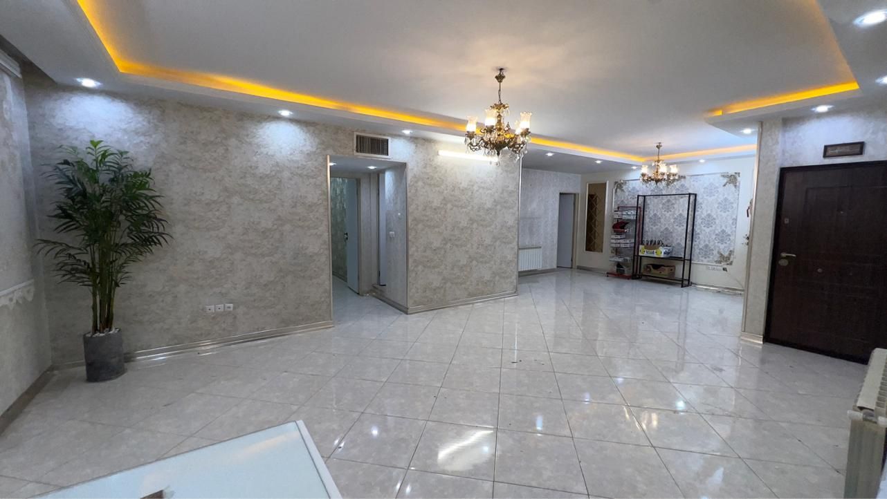 رهن ۱۲۵ متری ۳ خوابه  خ فرشته ازادی