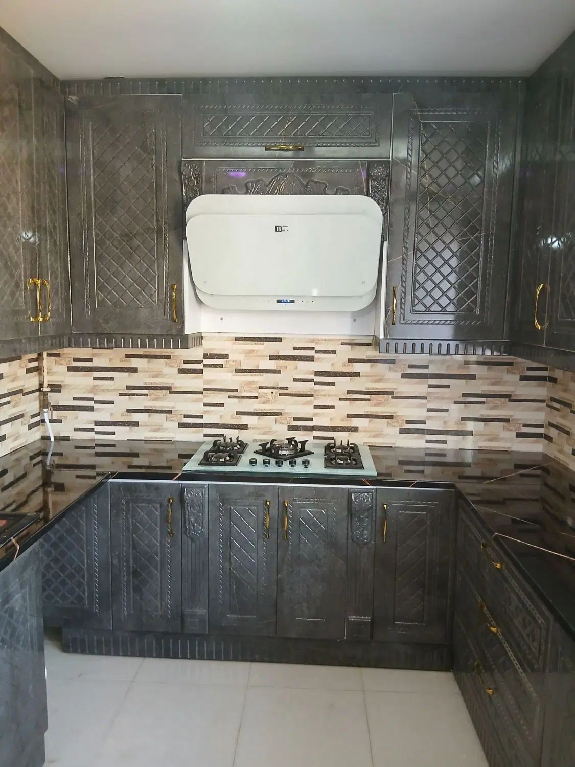کابینت نئو کلاسیک و ممبران هایگلاسی در رشت