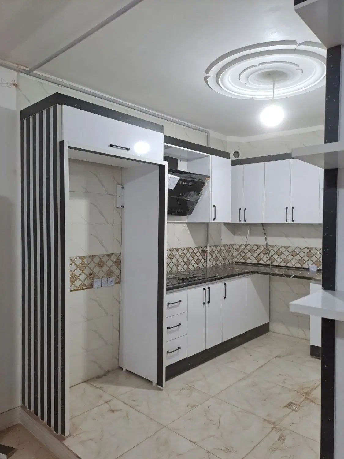 سرویس کابینت آماده ۳ متری کد ۲۶۷۸ در رشت