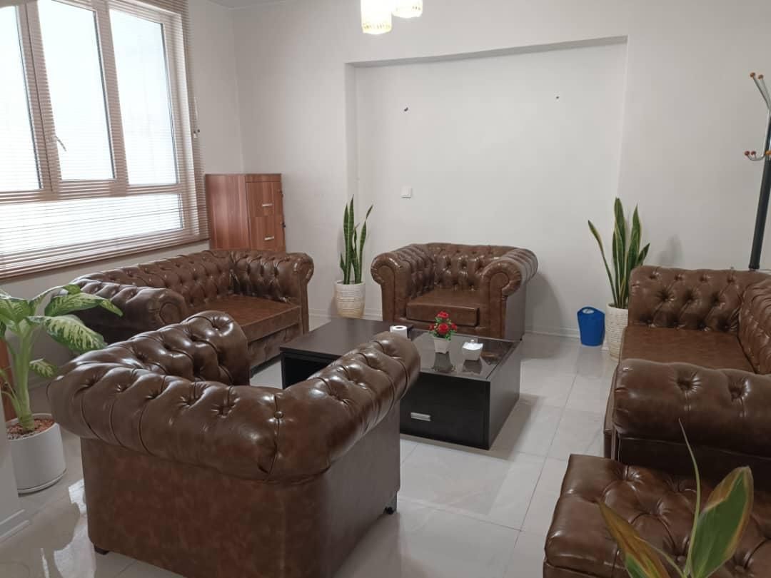مبل راحتی چرم چستر دوز