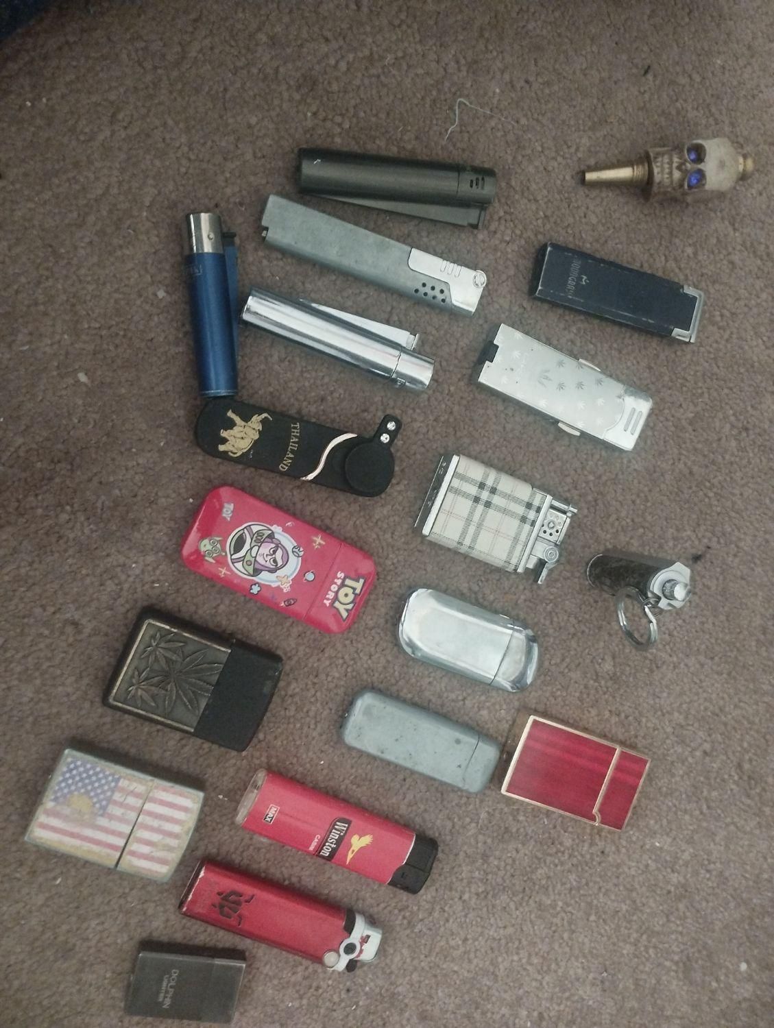 تعدادی فندک