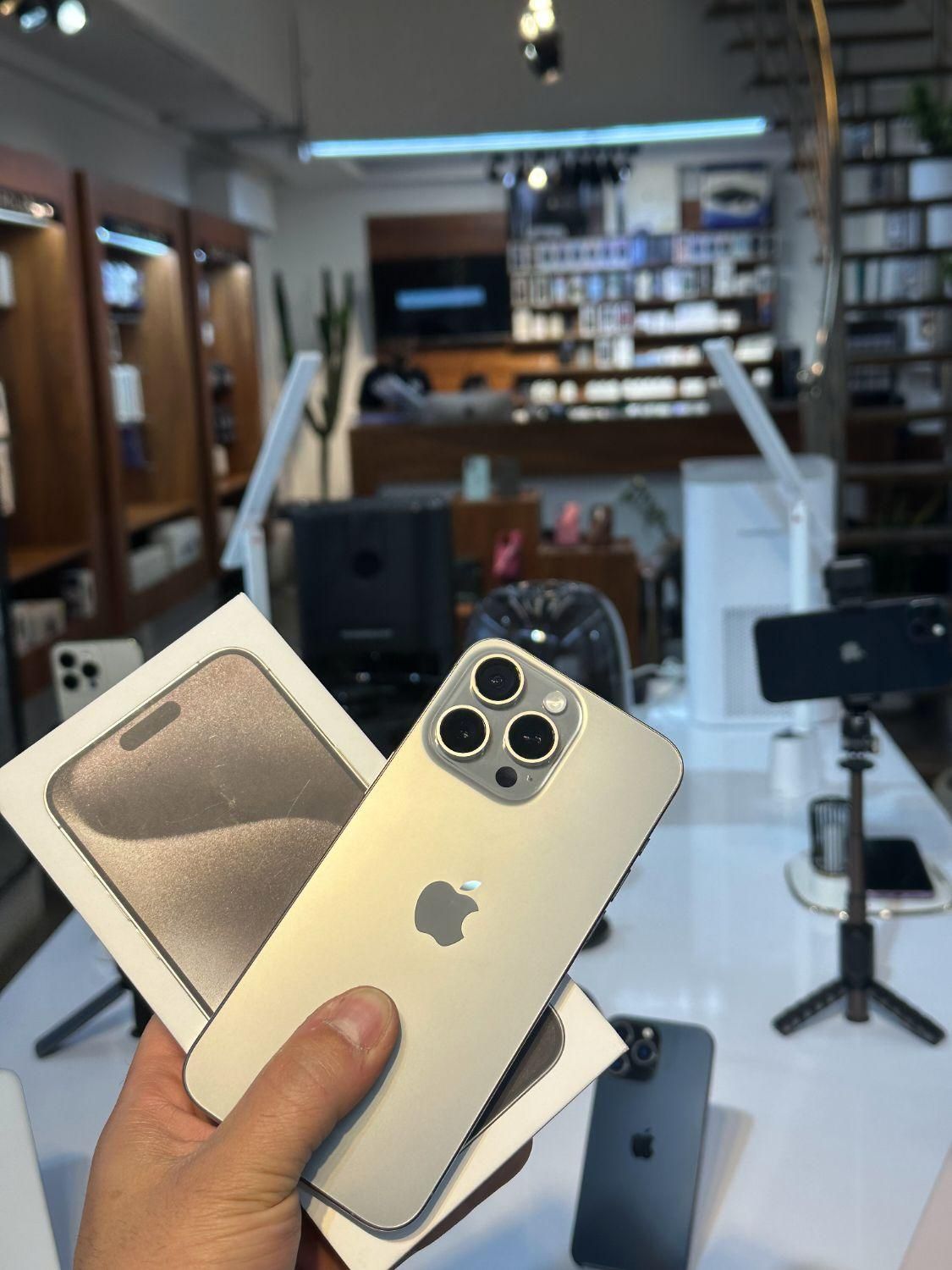 iPhone 15 pro max 256 natural