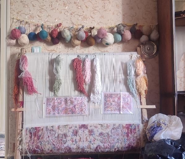 دزگاه فرش زرنیم نیمه کاره 50رج بدون ایراد با مصالح