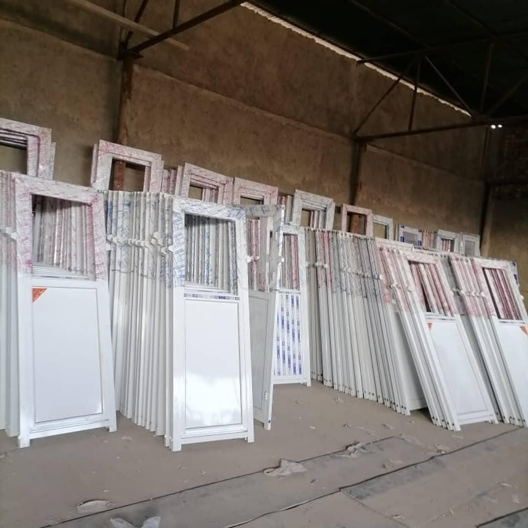 درب آلومینیومیupvcدر اتاقی چوبی،انباری فلزی،ضدسرقت