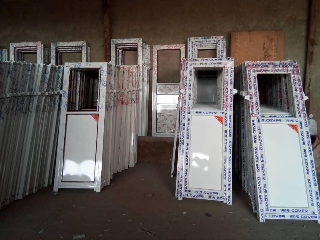 درب و پنجره حمام آلومینیومpvcتراس+چوبی اتاق+انباری
