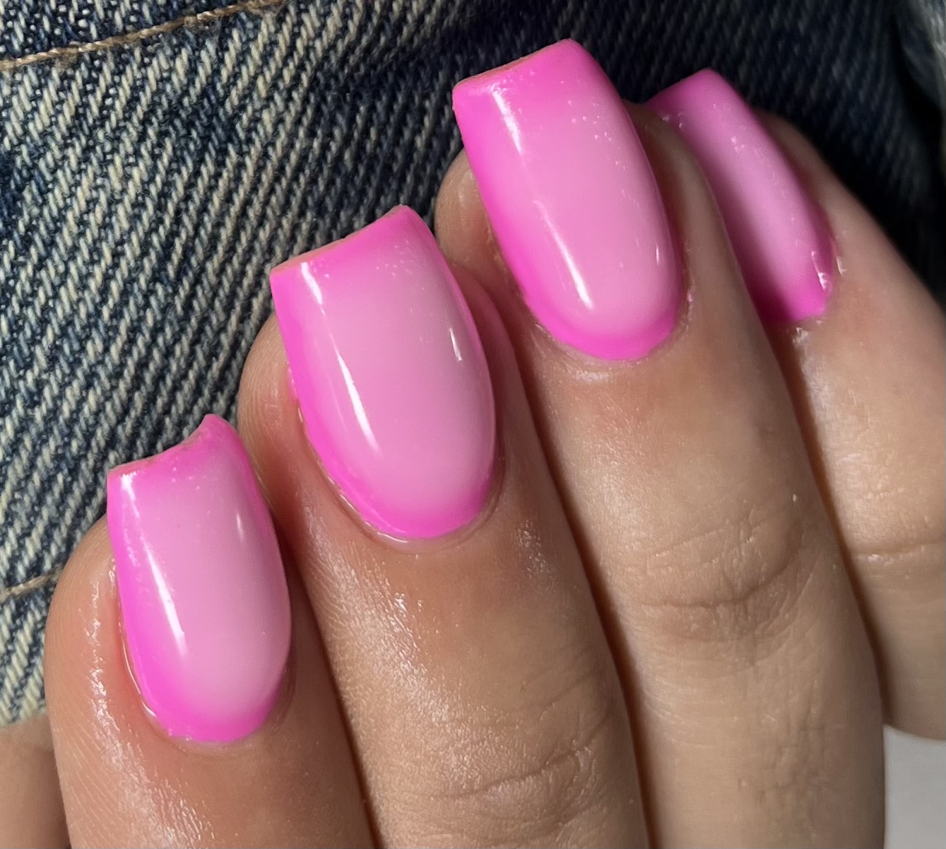 کاشت و طراحی حرفه ای ناخن بوشهر