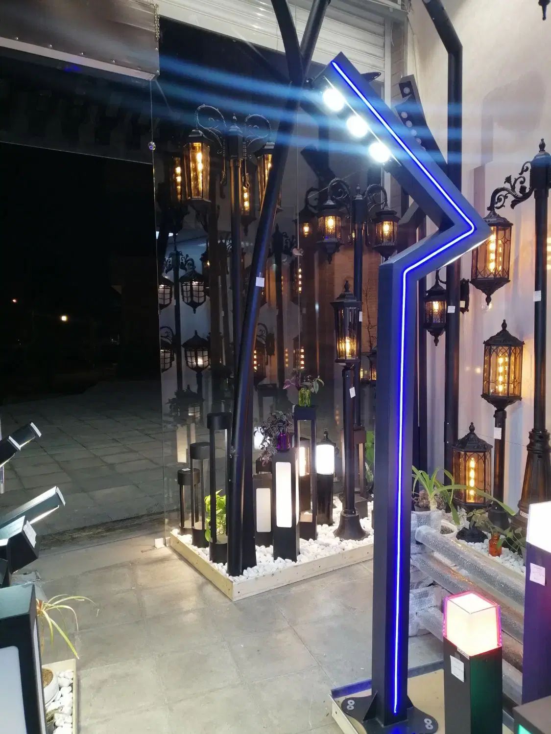 پایه چراغ نون دار مدرن
