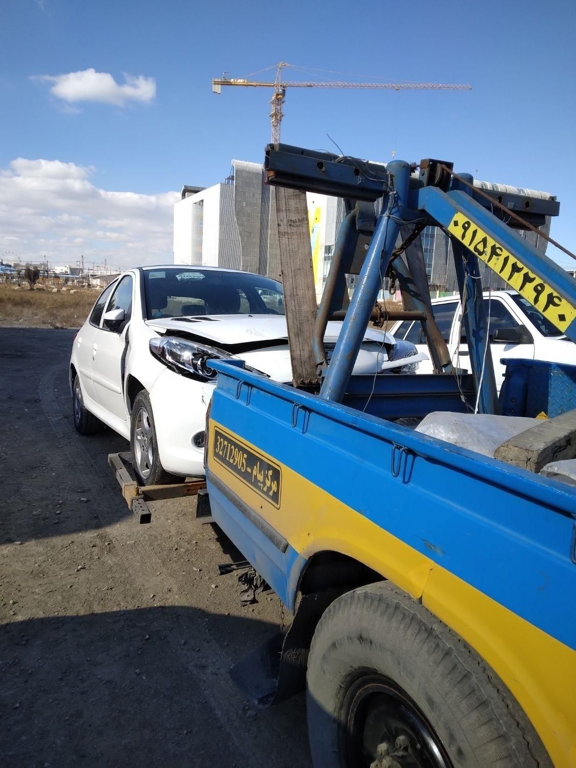 یدک کش و امدادخودرو بر جرثقیل
