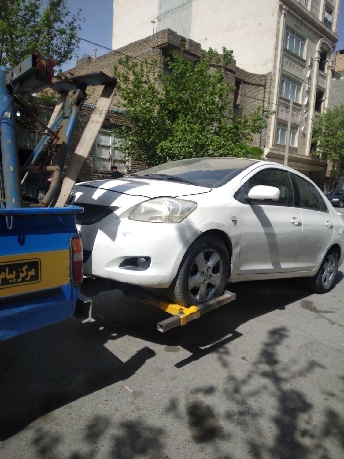 امدادخودرو و یدک کش و چرخگیر هیدرولیک شبانه روزی