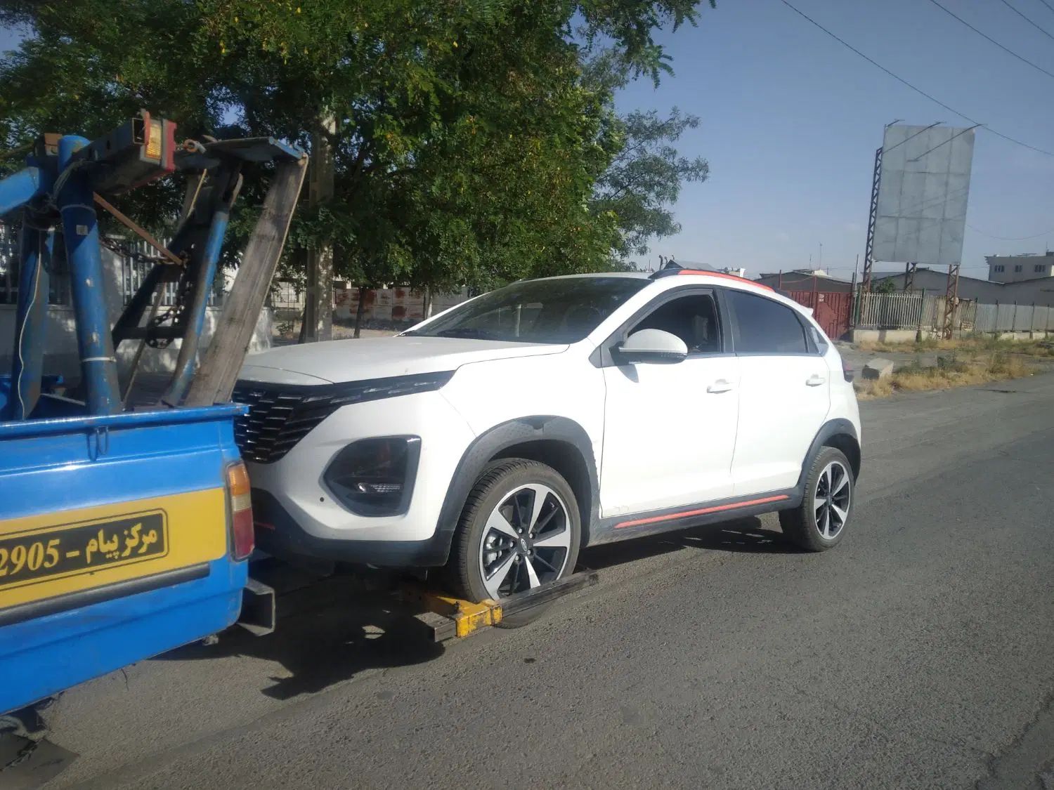 امدادخودرو و یدک کش و چرخگیر شبانه روزی