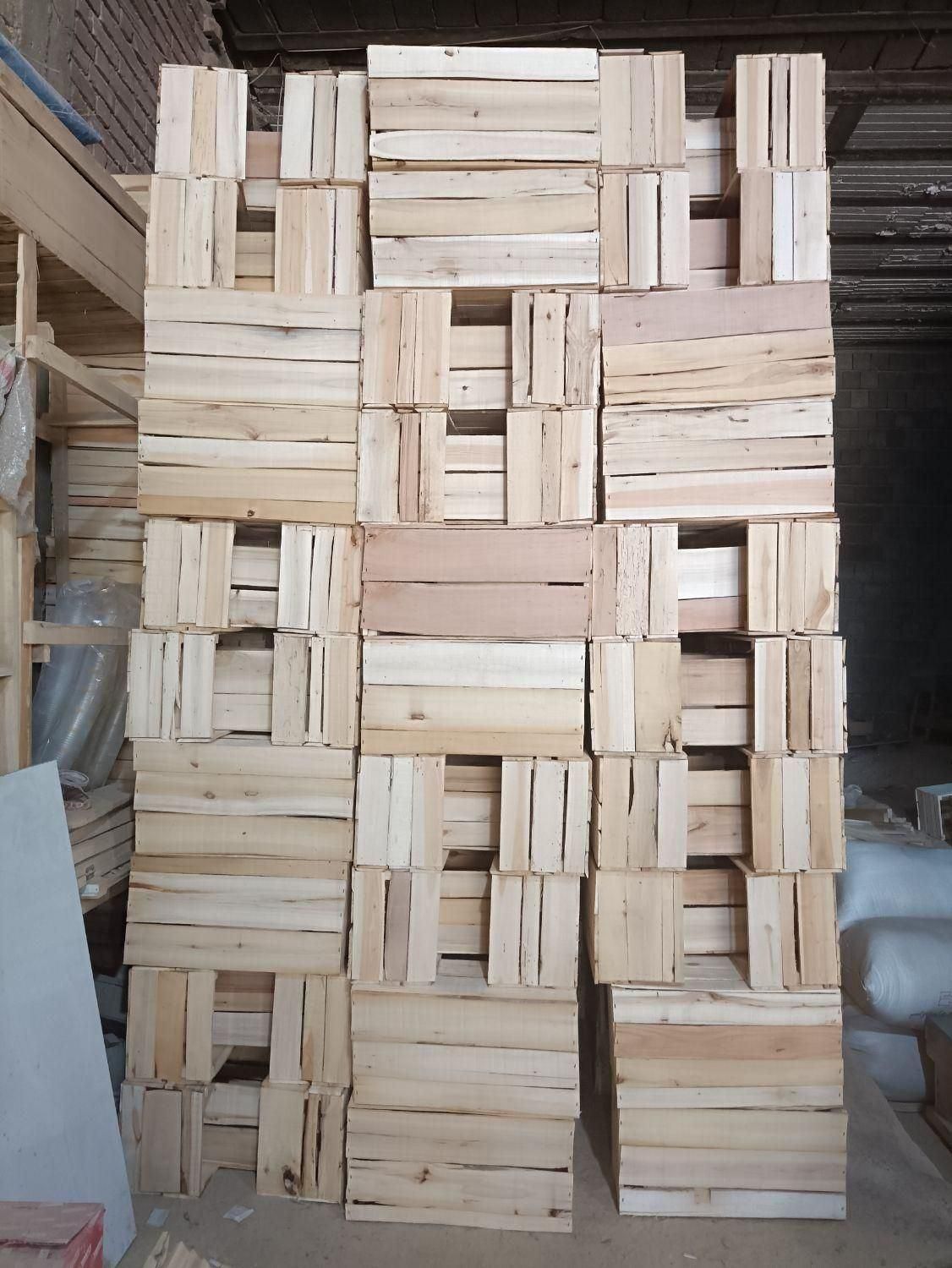 جعبه چوبی صندوق چوبی سبد چوبی انگورشانی انگورسیاه