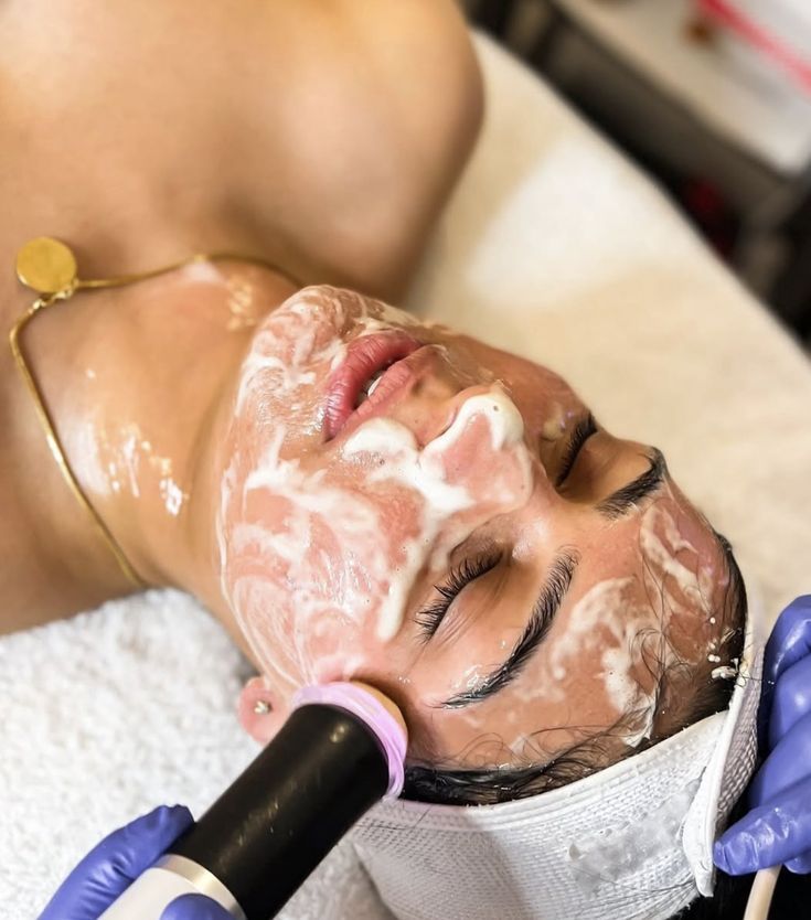 خدمات فیشال و پاکسازی پوست