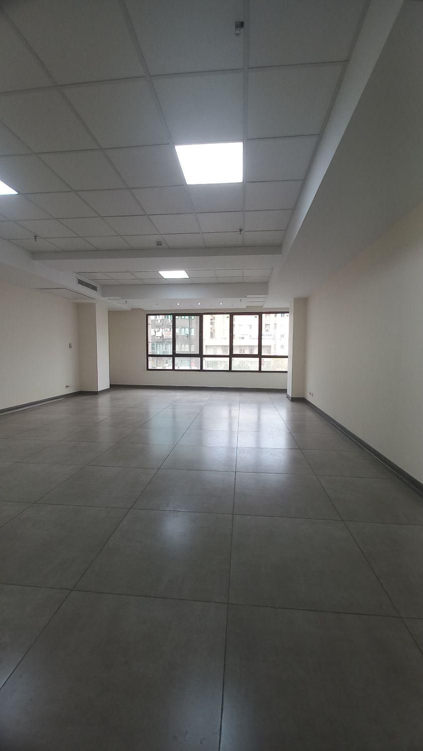 کارشناس و کارگزار   اداری × تجاری