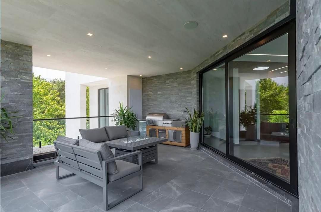 YR Realty