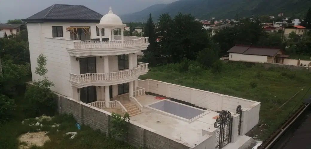املاک نصف جهان