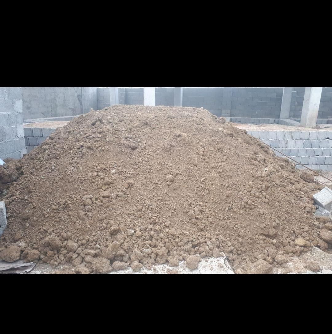 خاک باغچه. خاک . گِل برای بالا آوردن سطح زمین