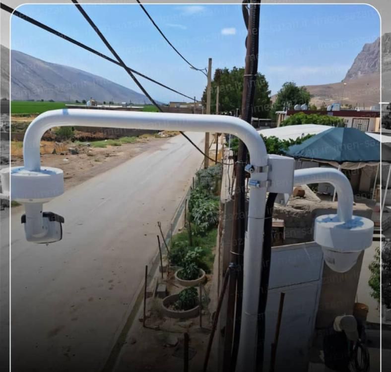 همکار اقا درفروشگاه دوربین مدار بسته