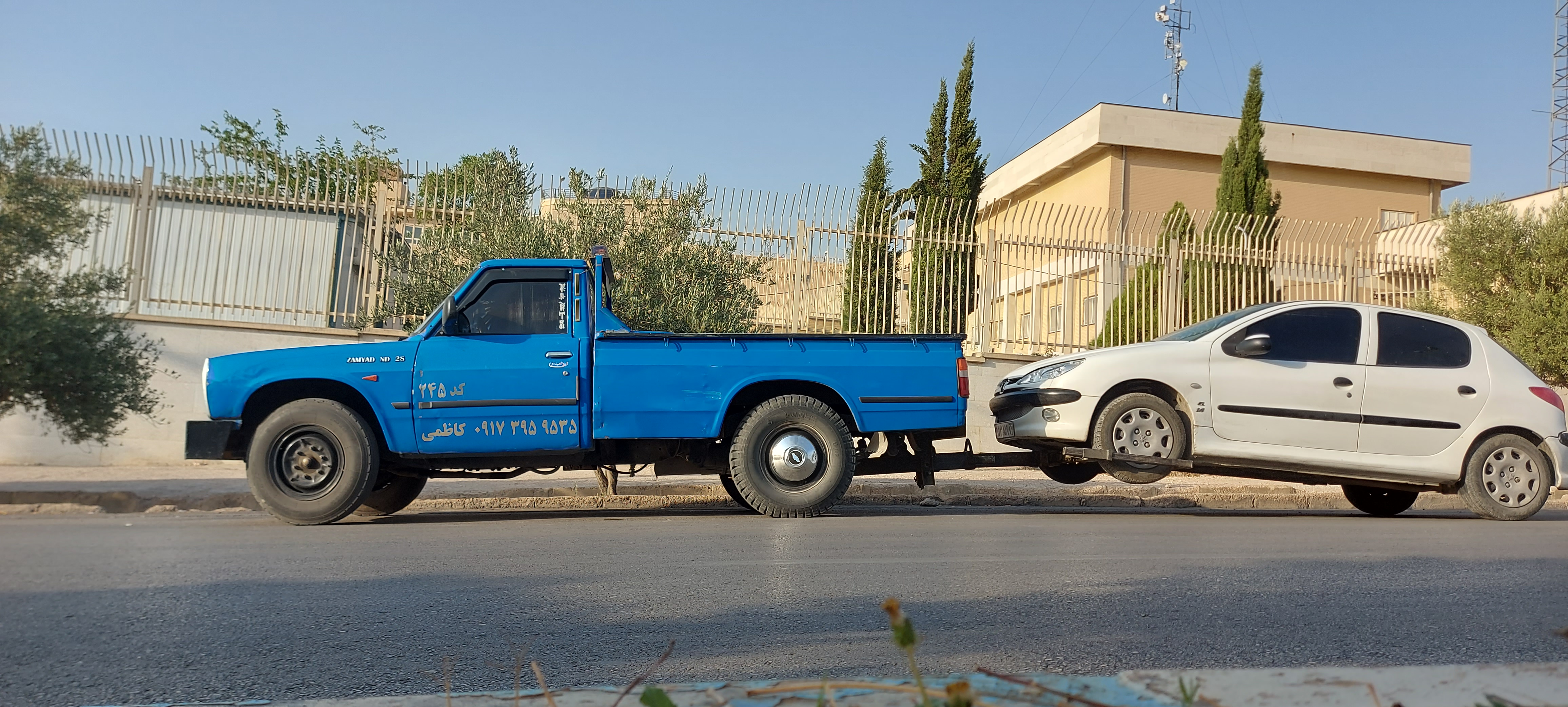 امداد رسانی و یدک خودرو