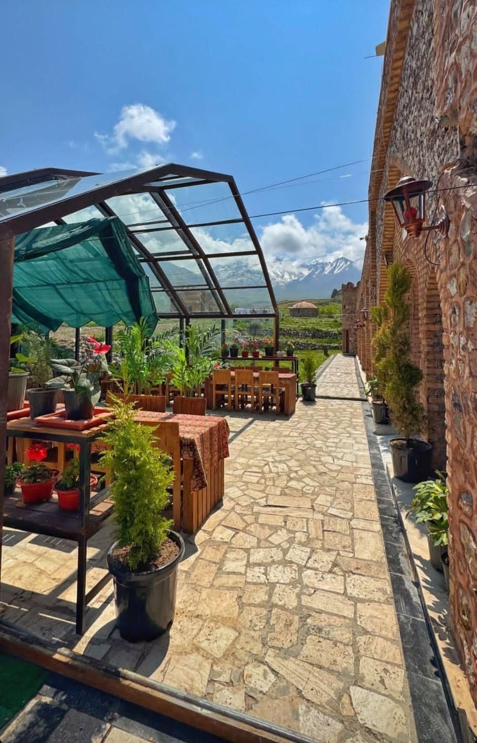 سقف متحرک شیشه ای