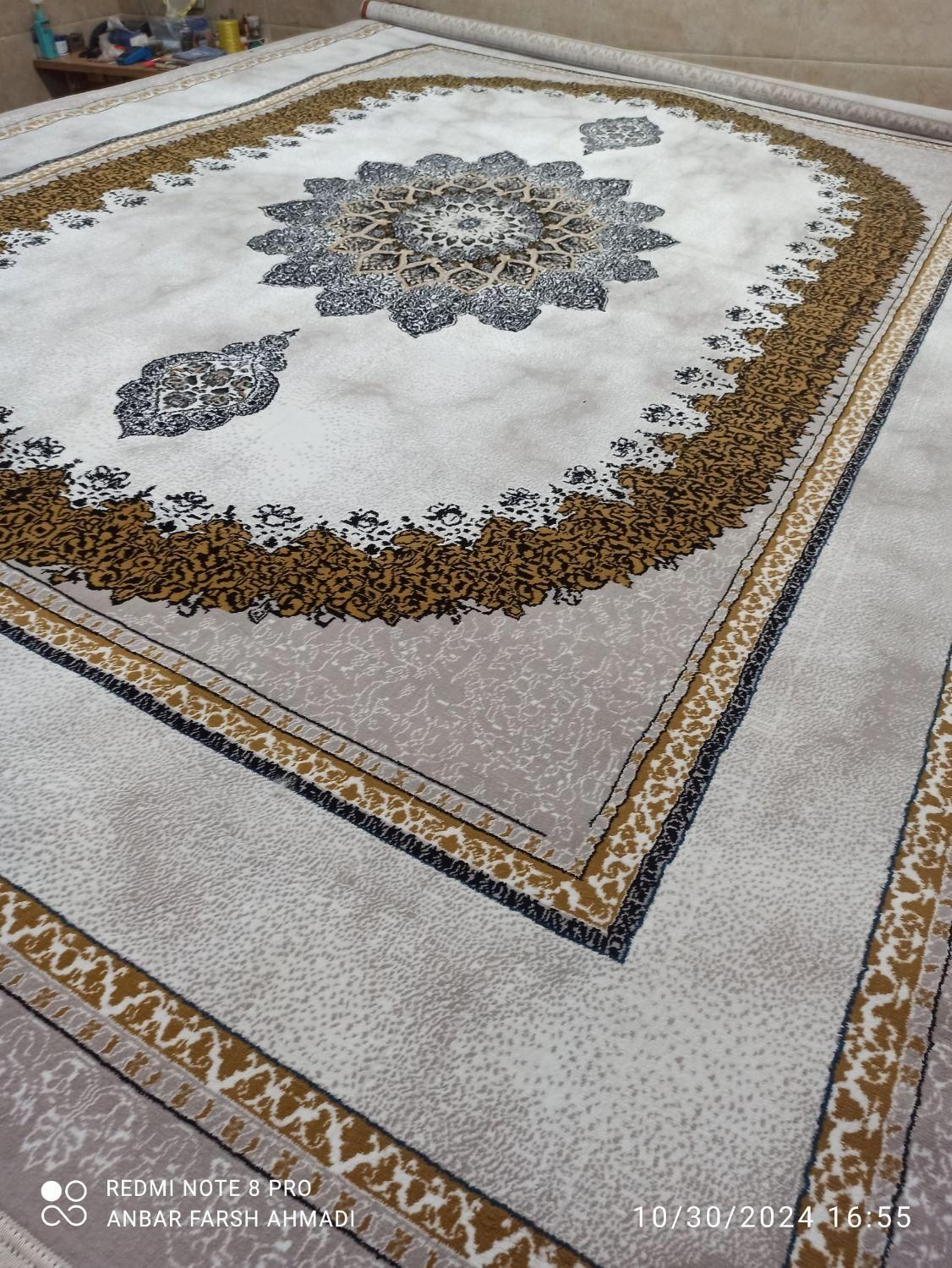 تعدادی فرش تکی موجود است بیشتر ۱۲ متری