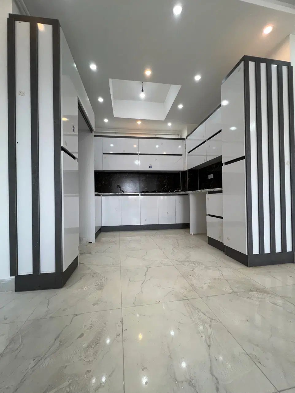 مشاور املاک میعاد احمدزاده