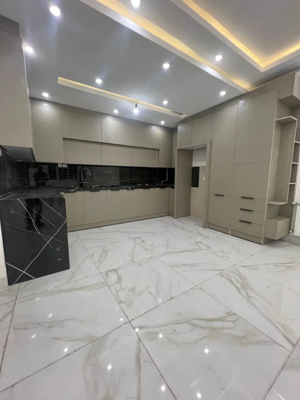 مشاور املاک میعاد احمدزاده