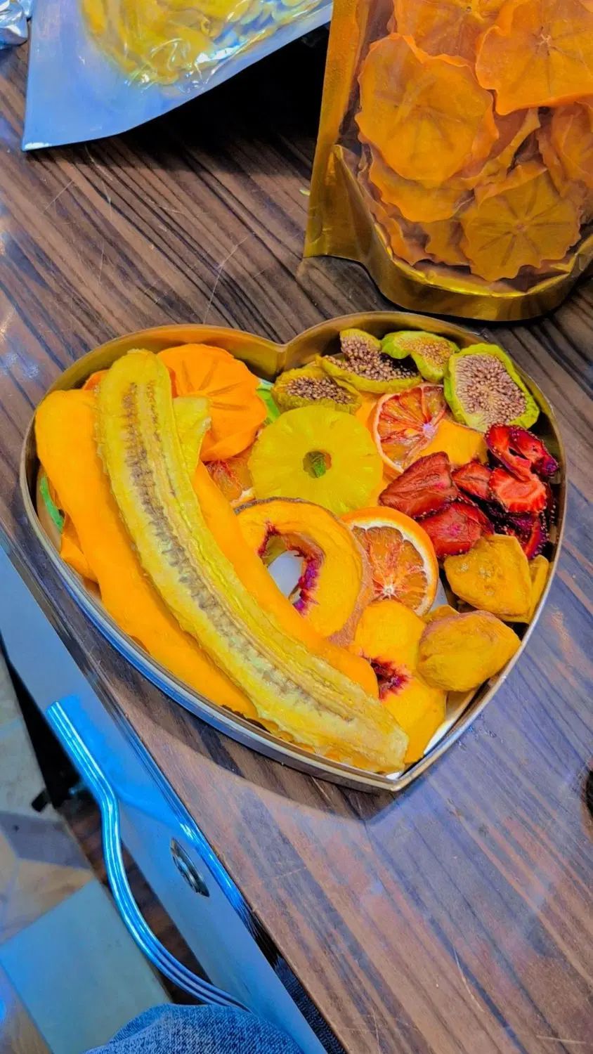 بستنی خشک و میوه خشک