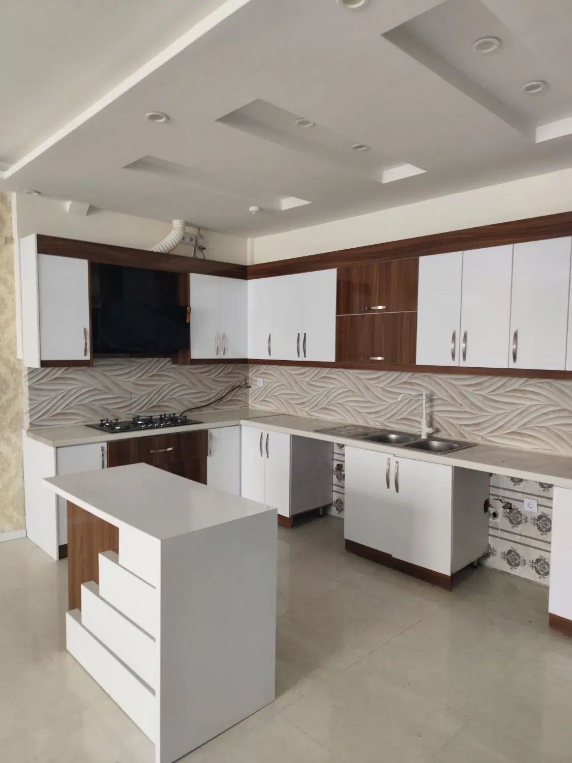 املاک رویال مهندس پاکزاد