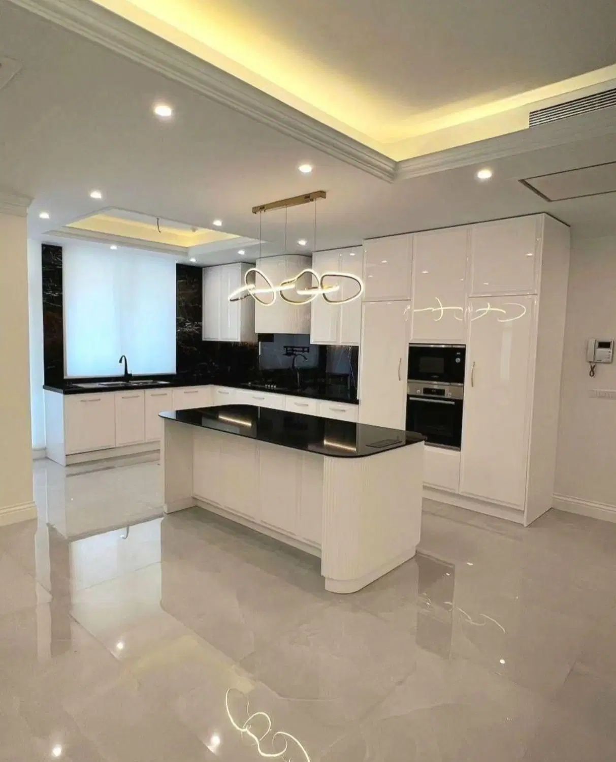 املاک رویال مهندس پاکزاد