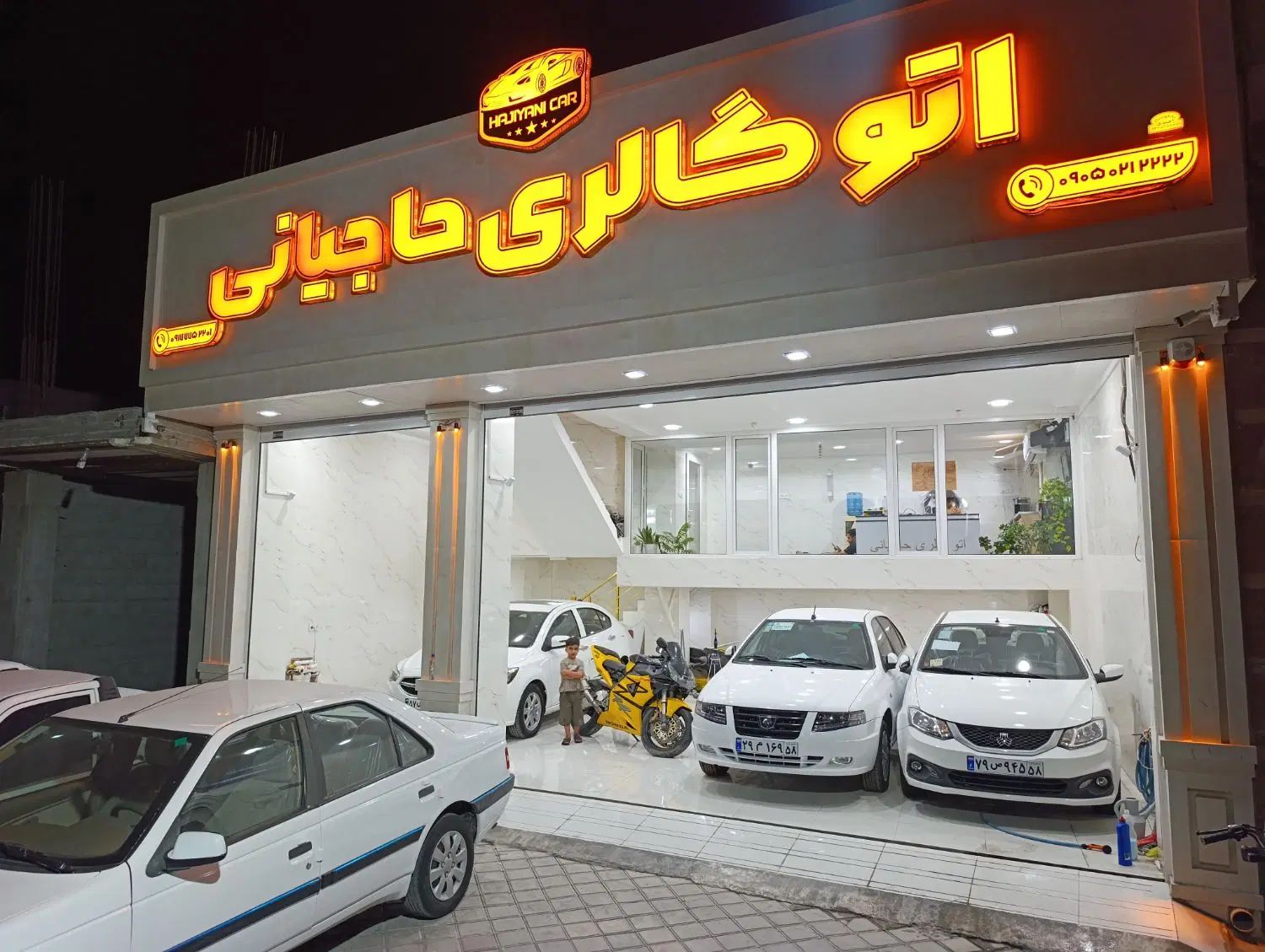 پارس 401xu7pدر مجموعه اتو گالری عادل حاجیانی در بوشهر