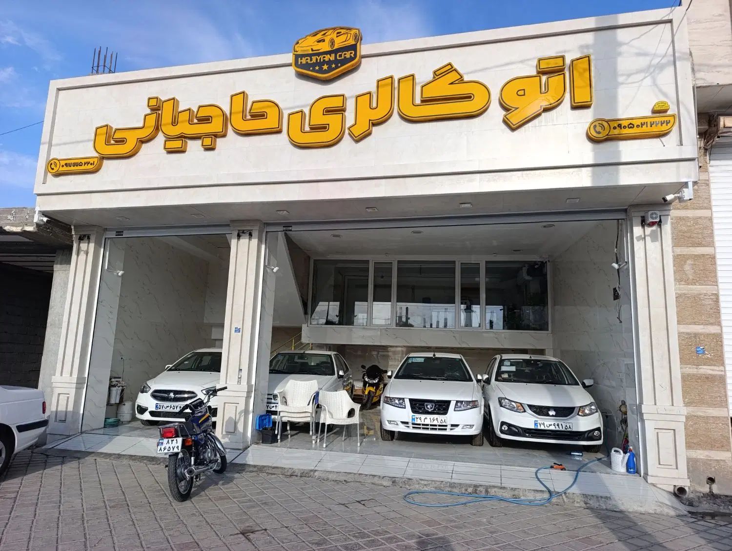 پژو ۴۰۵ مدل۸۸ در مجموعه اتو گالری عادل حاجیانی در بوشهر