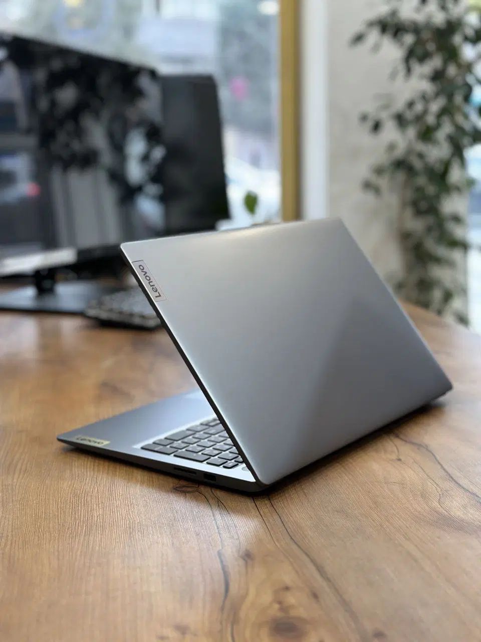 لپتاپ LENOVO IDEAPAD Slim3نو و کارکرده