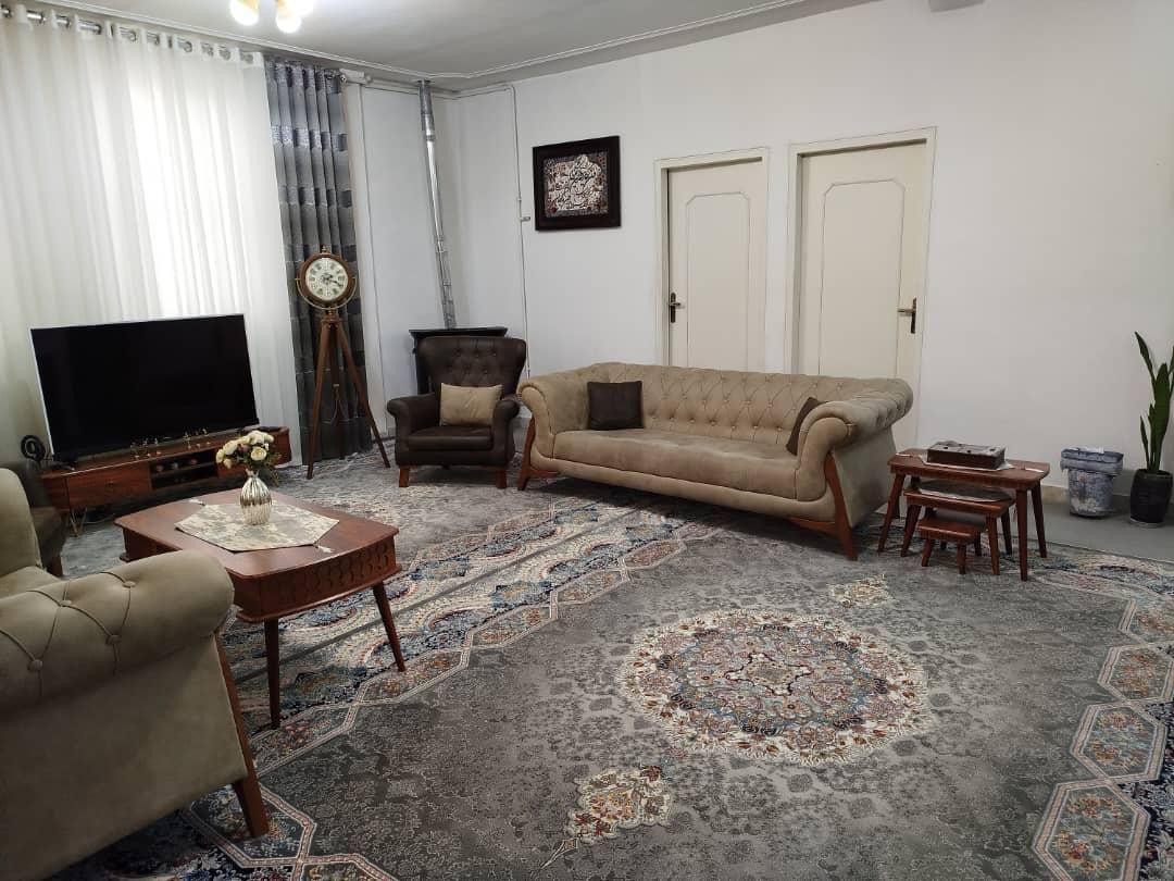 مسکن بزرگ سیاه تیری