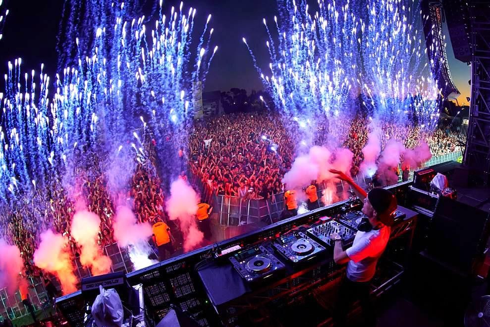 dj و اورگ و خواننده(بند و نیم بند)